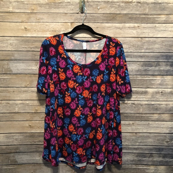 LuLaRoe Tops - LuLaRoe Perfect T
